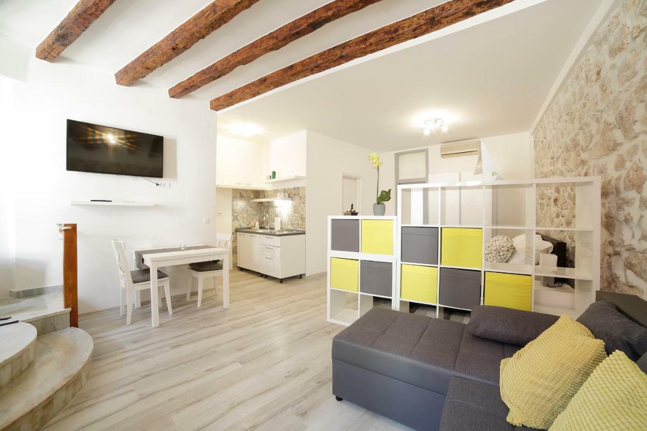 Zen Studio In Center Of Ровинь Экстерьер фото